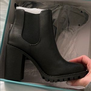 BRAND BEW BLACK BOOTIE